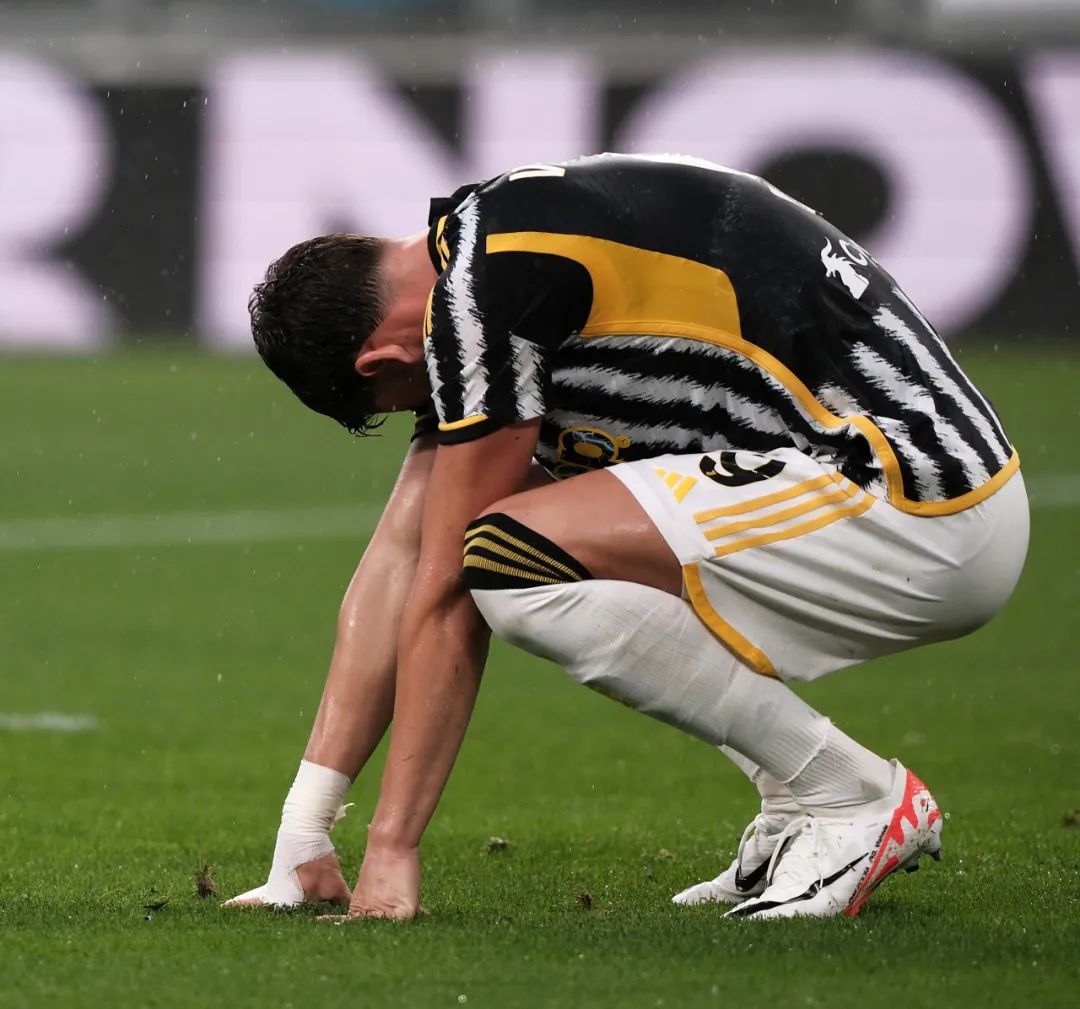 聚光灯下的 聚光灯下的