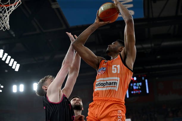 于追踪全球 于追踪全球